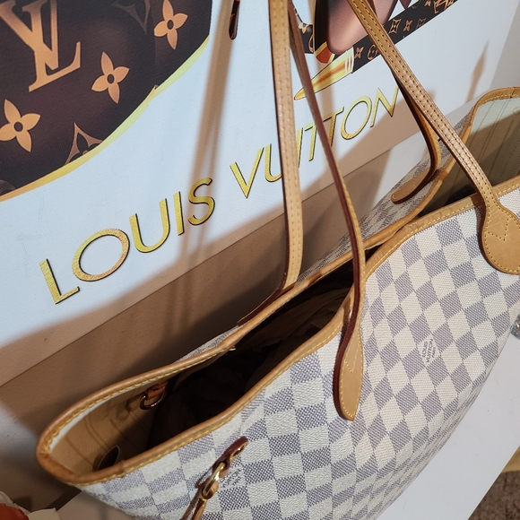 Louis Vuitton Neverfull MM - Picture 7 of 12